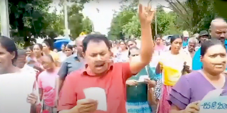 සමෘද්ධිය කැපුවාට එරෙහිව ගලෙන්බිඳුණුවැවත් විරෝධතා ! VIDEO I Sri Lanka Latest News
