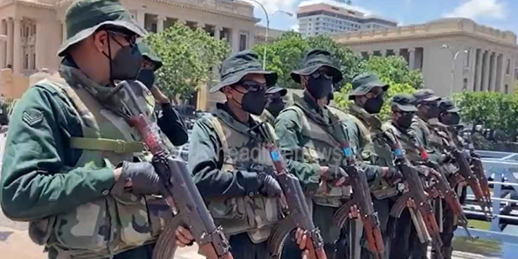 සාකච්ඡාවකට එනවාද? යුද්ධයකට එනවාද? දොස්තරවරු ජනාධිපති කාර්යාලයට එද්දී පොලිසියයි හමුදාවයි ආරක්ෂාවට දාලා තිබ්බ හැටි බලන්නකෝ! VIDEO I Sri Lanka Latest News