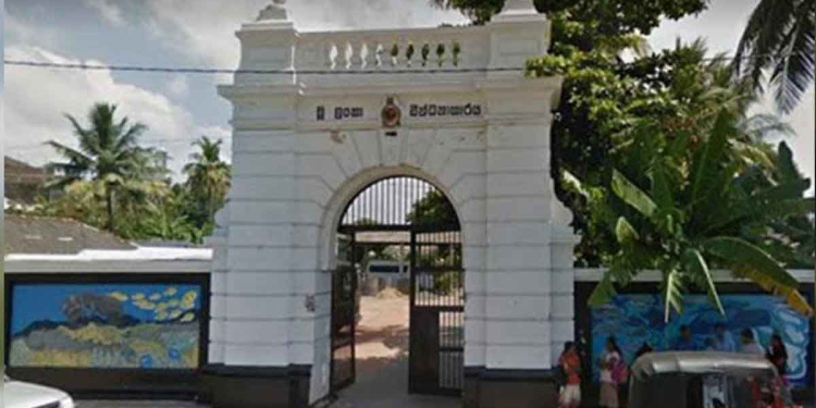 ගාලු බන්ධනාගාරයේ අභිරහස් ලෙඩක්! දැනටමත් දෙන්නෙක් මැරිලා! ලෙඩේ හැදුණු තවත් 9 දෙනෙක් අහුවෙලා! තවමත් ලෙඩේ මොකද්ද කියලා හොයාගන්න බෑ! I Sri Lanka Latest News