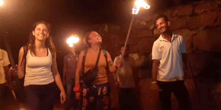 මෙහෙ සංචාරක කර්මාන්තය වර්ධනය කරන්න පම්පෝරි ගහනවා! අන්න ප්‍රංශ ජාතිකයන් 50ක් විතර කරන්ට් කපපු මිහින්තලාවට හුළු අතු පත්තු කරන් නැගලා! ලැජ්ජාවේ පණ යනවා! I Sri Lanka Latest News