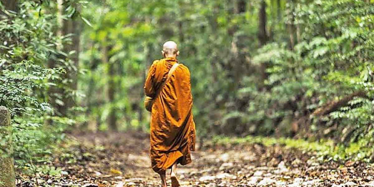 ගිහිගෙයින් ශාසනයට ගිය 1892ක් ගිය අවුරුද්දේ සිවුර අතහැර ආපහු ගිහිගෙට ඇවිත්! I Sri Lanka Latest News