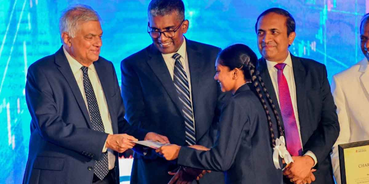 තෝරාගත් පාසල් 100ක රනිල් ‘ප්රාග්ධන වෙළෙඳපොළ සංගම්’ පිහිටුවයි! PHOTOS I Sri Lanka Latest News