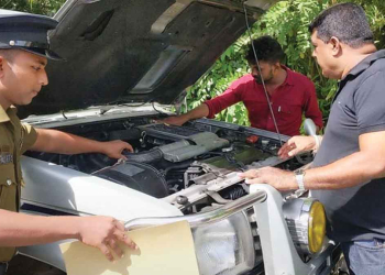 RMV එකේ ලොක්කෙක් අල්ලගෙන මයිකලුයි-ආරියපාලයි හොර වාහන 430ක් රෙජිස්ටර් කරන්න ගහපු ගේමේ මුල-මැද-අග හොයාගනී! වළාන දූෂණ මර්දන ඒකකය හොරු අල්ලපු හැටි මෙන්න! Sri Lanka Latest News