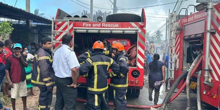 එක් අයකුට මරු කැඳවූ කඳානේ රසායනික ගින්න පාසල් දරුවන් 68කුත් රෝහලට යවයි! I Sri Lanka Latest News