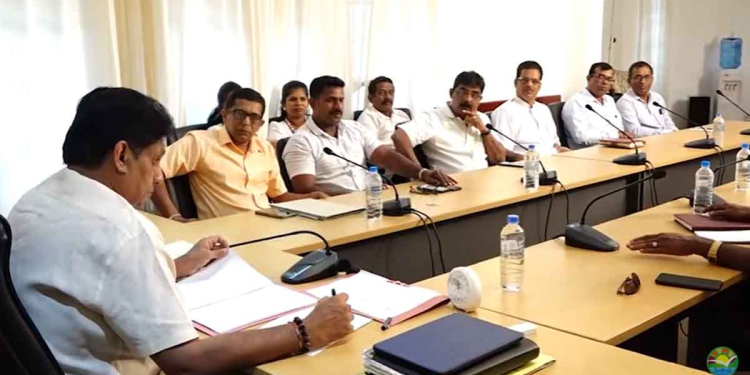 අස්වැසුමෙන් අපහසුතාවට පත්වූ ග්‍රාම නිලධාරීන් විපක්ෂනායක සජිත් හමුවන්න එයි! ආණ්ඩුව සම්පූර්ණයෙන්ම අවුල් වෙලා! අස්වැසුමත් අවුල් කරගත්තා! ආණ්ඩුවට අස්වැසුම හරියට වුණත් එකයි නැතත් එකයි! මේ දේශපාලන සූදුව-බොරුව-වංචාව-හොර ගනුදෙනු වහා නතර කරන්න ඕනෑ! VIDEO I Sri Lanka Latest News