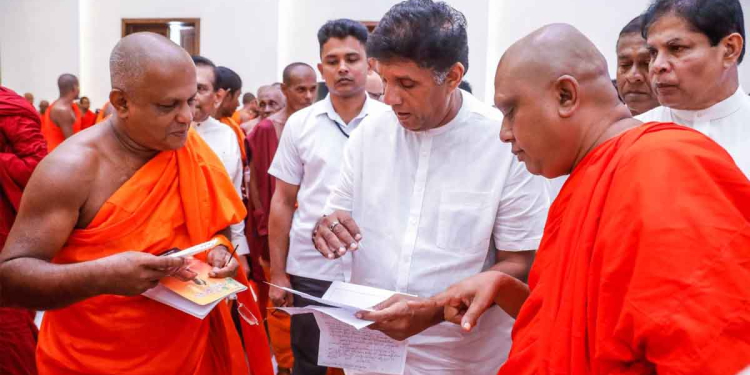 සජබ භික්ෂු උපදේශක සභාවේ දෙවන අදියරෙන් ගාලු දිසාවම කසාවතින් බැබළෙයි! ගාල්ල නගර ශාලාව මහාසඟරුවනින් පිරී ඉතිරී යයි! ජනාධිපතිගේ ක්‍රියාකලාපය ජාතික සමගියට බාධාවක්! ආචාර්ය අකුරැටියේ නන්ද හිමි! මම දේශපාලනඥයෝ විශ්වාස නොකළාට සජිත් මහත්තයාව විශ්වාස කරනවා! තිනියාවල පාලිත හිමි! VIDEO & PHOTOS I Sri Lanka Latest News