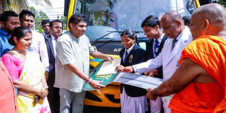 ආණ්ඩුව හෙට අනිද්දා මහා ගසාකෑමකට ලෑස්ති වෙනවා! ඒ ඩොලර් කුට්ටිය යන්නේ කාගේ සාක්කුවටද? 74 වැනි බස් රථය විද්යා ආදර්ශ සිසුන්ට ලබා දෙමින් සජිත් නොච්චියාගමදී ආණ්ඩුව ගහන්න යන මහා ගේමක් පළමුවරට හෙළිකරයි! VIDEO & PHOTOS I Sri Lanka Latest News