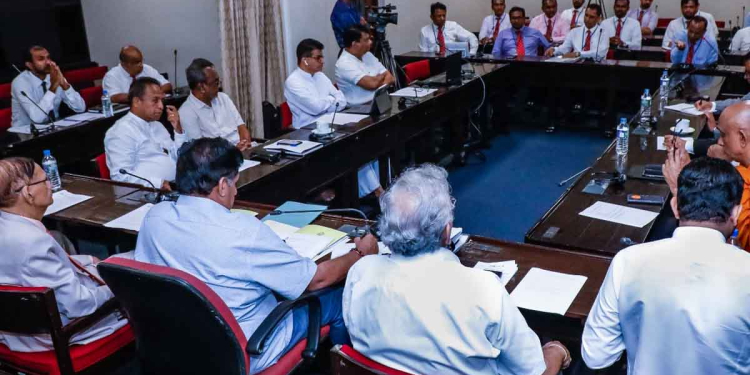 සෞඛ්ය අර්බූදය ගැන කතා කරන්න රජයේ වෛද්ය නිලධාරීන් සජිත් ඇතුලු විපක්ෂයේ පොදු කමිටුව හමුවෙයි! රටට අහිතකර කොන්දේසි ගැන IMF එක්ක යළි සාකච්ඡා කරන්න විපක්ෂය සූදානම් වෙයි! VIDEO & PHOTOS I Sri Lanka Latest News