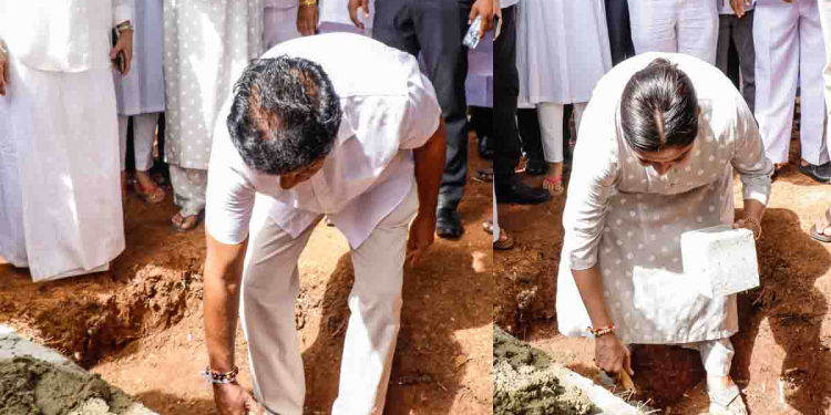 ආණ්ඩුව මිහින්තලේ විදුලිය කපද්දී විපක්ෂනායක සිය බිරිඳ ජලනි සමග තන්තිරිමලේ වලාකුළු බැම්මට මුල්ගල තියයි! සසුනට අරුණෙන් ලක්ෂ 25කුත් පරිත්‍යාග කරයි! VIDEO & PHOTOS I Sri Lanka Latest News