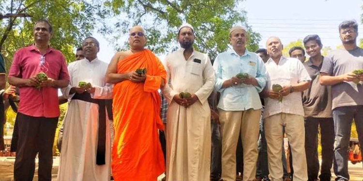 තලෙයිමන්නාරමේ සිට මාතලේට යන පාගමන මිහින්තලේට ළඟාවෙයි! පාලකයන් ජනතාව බෙදපු හැටි මිහින්තලේ නාහිමියන් මතක් කර දෙයි! Sri Lanka Latest News