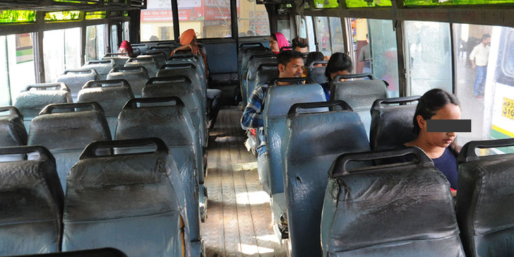 පාසල් දැරියකට බස් එකක් ඇතුළේ ලිංගික හිරිහැර කරපු STF සෙබළකු සහ නාවික සෙබළකු අත්අඩංගුවට! Sri Lanka Latest News