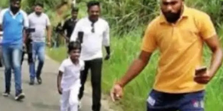 මෙන්න අවුරුදු 6ක අපේ පුංචි කෙල්ලෙක් ගිනස් වාර්තාවක් තියලා! කිලෝමීටර් 2ක් විනාඩි 14න් පාගමනින් ගිහින්! Sri Lanka Latest News