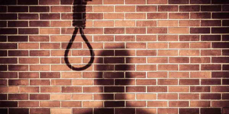 එප්පාවල පවුලකට සාපයක් වැදිලාද? අවුරුදු 24ක තරුණයෙක් ගෙලවැළලා ගෙන මැරිලා! බලාගෙන යද්දී හත්දෙනෙක් ඉන්න පවුලේ සහෝදර සහෝදරියන් පස්දෙනෙක්ම මීට කලින් දිවි නසාගෙන! Sri Lanka Latest News