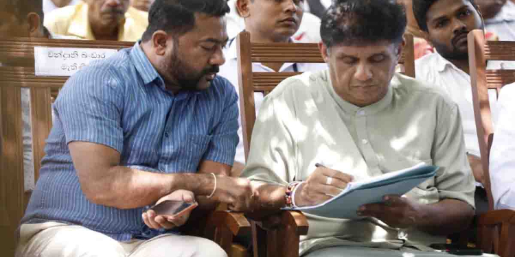 සජිත් නොච්චියාගම විද්යා ආදර්ශ විදුහලට බස් එක දෙන්න ගිය අවස්ථාවට පොහොට්ටුවේ පාර්ලිමේන්තු මන්ත්රී කුමාරසිරිත් එක්වෙයි! Sri Lanka Latest News