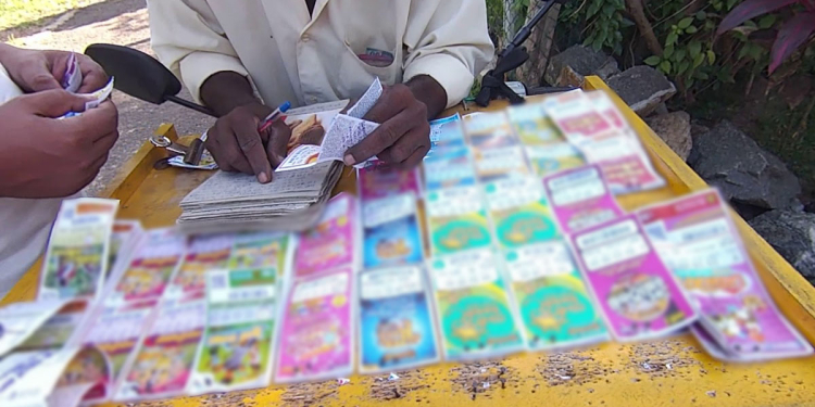කෝටි ගානක ලොතරැයියක් ඇදුණු කෙනාව පැහැරගෙන ගිහින් දස වධ දීපු 04ක් අත්අඩංගුවට! VIDEO I Sri Lanka Latest News