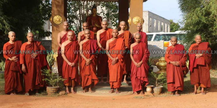පෝය දවසේ උතුම් පිංකමක්! ගේදොර ඉඩකඩම් ඇතුලු සියලු වස්තුව මෙහෙණි ආරාමයකට පූජා ‌කොට මුලු පවුලක්ම සසුන් දිවියට ඇතුලු වෙයි! I Sri Lanka Latest News