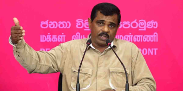 මේ ලක්ෂ 26 වෙන මොකක්වත් නෙමෙයි 2019 නාමල් රාජපක්ෂගේ වෙඩින් එකේ විදුලි බිල! රනිලුයි-කංචනයි මිහින්තලේ පන්සලේ ලයිට් කැපුවා නම් මැදමුලන වලව්වේත් ලයිට් කපලා අඳුරේ තියන්න ඕනෑ! මොකද මැදමුලන වලව්ව තියෙන්නේ මිහින්තලේ පන්සලට උඩින් නෙමෙයි! VIDEO I Sri Lanka Latest News