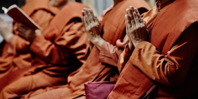මෙහෙණිවරු තිදෙනෙක් අතුරුදන් කළ බවට සැකපිට කාන්තාවක් අත්අඩංගුවට! Sri Lanka Latest News