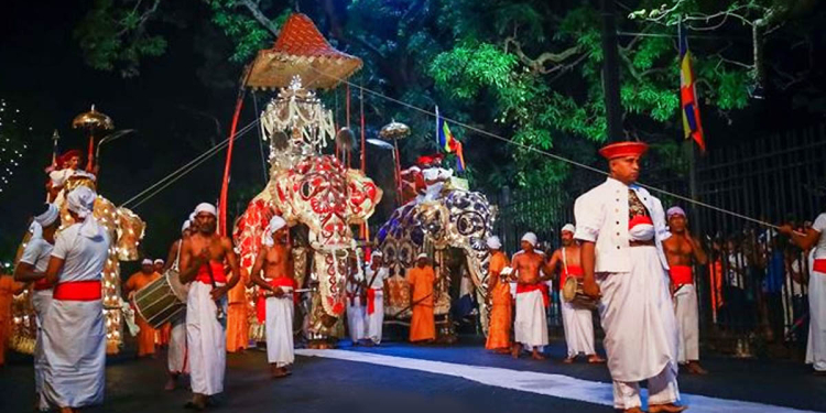 මහනුවර අවසන් රන්දෝලි පෙරහැර අදයි! Sri Lanka Latest News