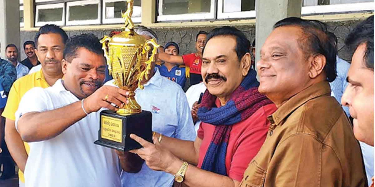 පොහොට්ටුවේ නුවරඑළි මන්ත්‍රී හමුව කඩාකප්පල් කරන්න හදපු පොහොට්ටු ඇමැති ප්‍රබලයායි-සහාය දුන් මන්ත්‍රීවරු දෙදෙනාවයි පොහොට්ටු කාර්යාලයෙන් හොයාගනී! හෙට අනිද්දාම නම්ගම් සියල්ල එළියට! Sri Lanka Latest News