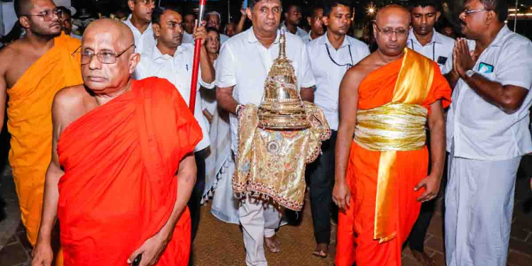 ඓතිහාසික සෝමාවතී රජමහා විහාරයේ වස් ආරාධනා පිංකමට මන්ත්රීවරු පිරිවරාගෙන සජිත්-ජලනි එක්වෙයි! ධර්ම සංඝායනාවකට යෝජනාවකුත් කරයි! VIDEO & PHOTOS I Sri Lanka Latest News