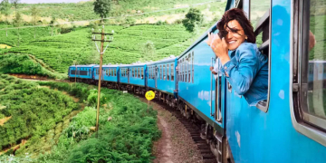 දුම්රියේ ගිය චීන කාන්තාවගේ දුරකතනය පැහැරගන්න හදපු කොල්ලො දෙන්නා නාවලපිටියේදී අත්අඩංගුවට! Sri Lanka Latest News