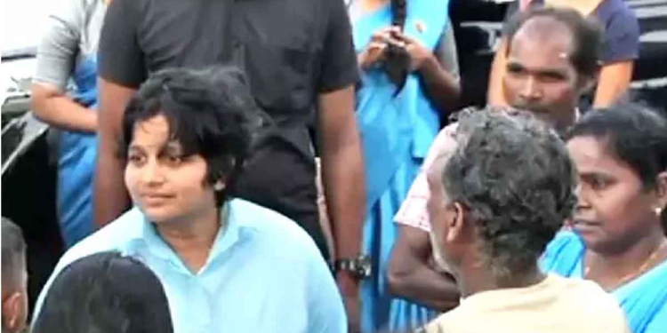 කොටි නායක ප්‍රභාකරන්ගේ දියණිය ද්වාරකා ජීවතුන් අතර! ඉන්දියාවේ කඳවුරක සිට හොරෙන්ම ලංකාවට ඇවිත්? වීඩියෝවක් සමාජ මාධ්‍ය හොල්ලයි! ඉන්දීය මාධ්‍ය ආන්දෝලනාත්මක හෙළිදරව්වක! I Sri Lanka Latest News