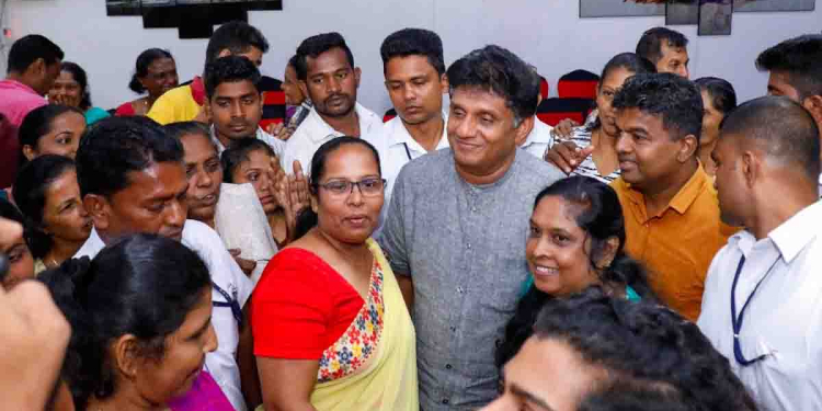 මාර්ගගත ක්රමවල ආරක්ෂාව කියලා ගේන්න යන්නේ ජනාධිපති තනතුර ආරක්ෂා කරගැනීමේ පනතක්! අපි උසාවි යනවා! දුර්දාන්ත මාධ්ය මර්දන ප්රතිපත්තිය පරද්දන්න ජනතාව එක්ක පාරට බහිනවා! සජිත් මාතර පළාත්පාලන නියෝජිතයන්-අපේක්ෂකයන් අමතයි! VIDEO & PHOTOS I Sri Lanka Latest News