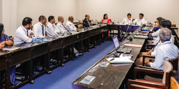 මොන ආණ්ඩුවක් ආවත් වෙනස් නොවන ජාතික ප්රතිපත්තියක් සකස් කළ යුතුයි! නැගෙනහිරට විශාල සංචාරක ඉල්ලුමක් තිබුණත් පහසුකම් නෑ! වනජීවී පරිසර හා ස්වාභාවික සම්පත් පිළිබද ආංශික කාරක සභාවට විපක්ෂනායක සජිත් එක්වෙයි! VIDEO & PHOTOS I Sri Lanka Latest News