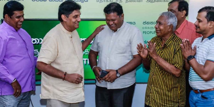 ආණ්ඩුවේ තවත් පිපිරීමක්! ශ්රී ලංකා මහජන පක්ෂයේ එකම මන්ත්රී අසංග නවරත්න විපක්ෂනායක සජිත් සමග එකතු වෙයි! තවත් පිපිරීම් පෙළක් අත ළඟයි! VIDEO & PHOTOS I Sri Lanka Latest News