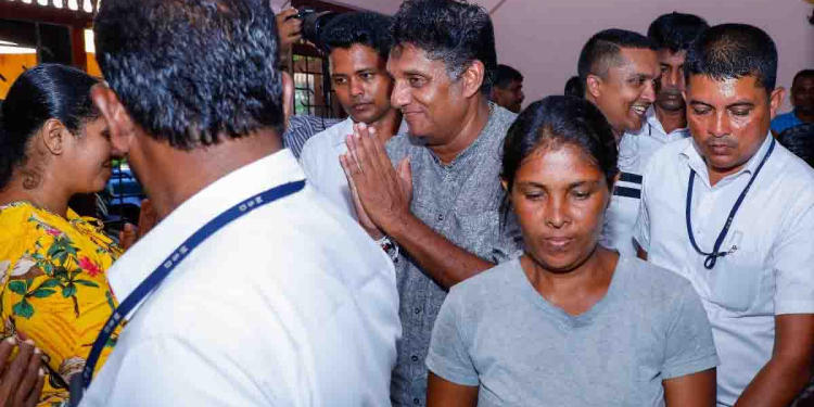 පහුගිය ආණ්ඩුව කුඹල් කර්මාන්තයට දීපු හැඳුනුම්පත මේ ජනාධිපතිවරයා නැති කළා! දැන් කුඹල් කර්මාන්තය විනාශයි! සජිත් කුඹල්ගම ජනතාවගේ ප්‍රශ්න පාර්ලිමේන්තුවට අරන් එන්න පොරොන්දු වෙයි! PHOTOS & VIDEO I Sri Lanka Latest News