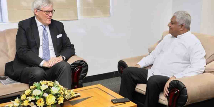 බ්රිතාන්ය මහකොමසාරිස් හා මහජන ආරක්ෂක ඇමැති අතර හමුවක්! ජනතාවගේ කතා කිරීමේ සහ රැස්වීමේ නිදහස ගැන කතාකරයි! I Sri Lanka Latest News