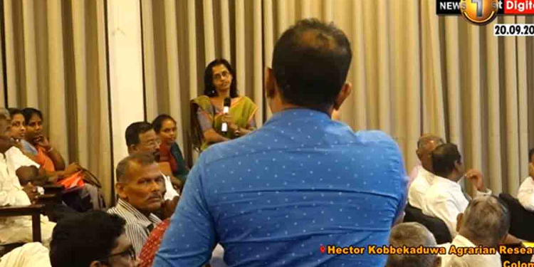 අමරවීරගේ රැස්වීමකදී වනජීවියේ දේවානි ජයතිලක දීපු උත්තරවලින් සභාවම උණුසුම් වෙයි! අමරවීර ඉඩම් නිදහස් කරන්න කියයි! දේවානි නඩු තියෙන බව කියයි! VIDEO I Sri Lanka Latest News
