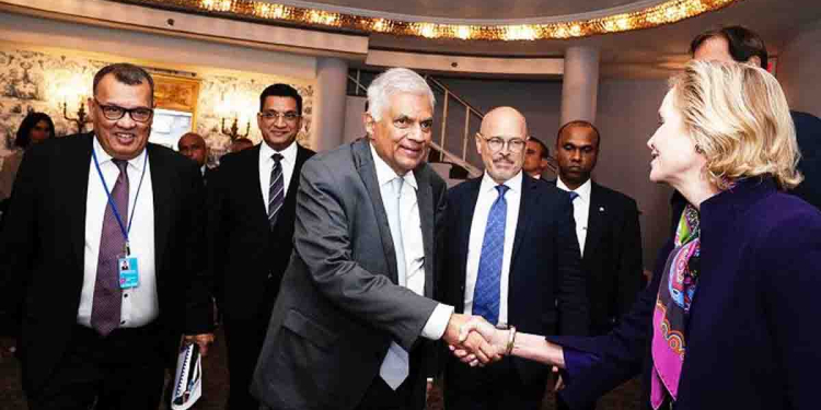 නිව්යෝක්වල පියරේ හෝටලයේ තිබ්බ ජනපති හා ඇමෙරිකානු ප්රබලම ව්යාපාරිකයින්ගේ හමුව! PHOTOS I Sri Lanka Latest News