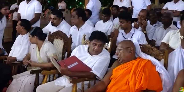 ඇතැම් පාලකයන් සම්බුද්ධ ශාසනයට දිය යුතු ගෞරවය ලබාදීමට අපොහොසත් වෙලා! බෞද්ධකම කටවචනයට-නිවේදනවලට සීමා නොකොට ආගමික සිද්ධස්ථාන ආරක්ෂා කිරීමේ වගකීමට උරදෙමු! විපක්ෂනායක නවගමු දේවාලයේ පෙරහරට එක්වෙයි! VIDEO I Sri Lanka Latest News