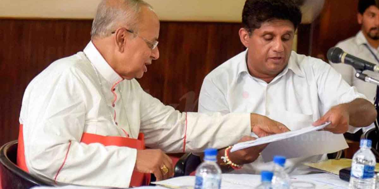 එදා බලයට එන්න පාස්කු ප්රහාරය යොදාගත්තා! කාදිනල් හිමියන්ටත් කතෝලික ප්රජාවටත් අපහාස කරන්න එපා! පාස්කු ප්රහාරය ගැන හොයන්න වහාම ජාත්යන්තර පරීක්ෂණයක් කැඳවන්න! ආණ්ඩුවේ බාධාකිරීම් මැද සජිත්ගෙන් වේගවත් කතාවක්! VIDEO I Sri Lanka Latest News