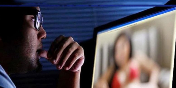 Whatsapp එකෙන් Online ඇවිත් සල්ලිවලට නිරුවත් වුණු එක්දරු මවක් අත්අඩංගුවට! Sri Lanka Latest News