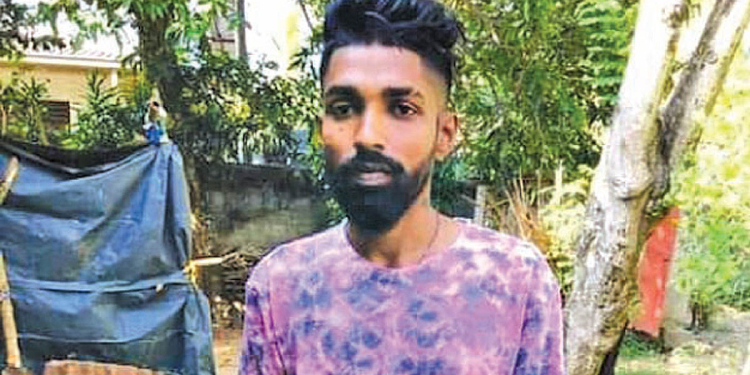 අවු. 9ක දුවට අතවර කර හැංගිලා ඉන්න මේ සැකකරු දැක්කොත් වහාම පොලිසියට කියන්න! Sri Lanka Latest News
