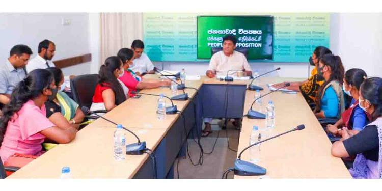දැනට පුරප්පාඩු 3800ක් තියෙද්දිත් පවුල් සෞඛ්‍ය සේවයට තේරුණු 1657ක් තවමත් පුහුණුවට කැඳවා නෑ! සජිත් හා පවුල් සෞඛ්‍ය නිලධාරීන් අතර සාකච්ඡාවක්! VIDEO & PHOTOS I Sri Lanka Latest News