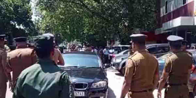 කොළඹ මැද වෙඩි තැබීමේ තොරතුරු එළියට! වෙඩි තියලා තියෙන්නේ මත්ද්‍රව්‍ය නාශක කාර්යාංශයෙන්ලු! BMW එකේ ගිහින් තියෙන්නේ කුඩු සැකකරුවන් දෙන්නෙක්ලු! I Sri Lanka Latest News