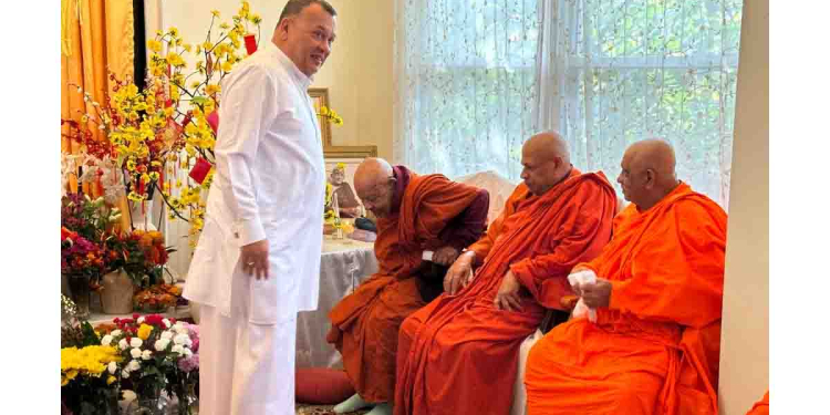 බෞද්ධයන් විශාල පිරිසක් එකතු කරගෙන මහින්ද වොෂින්ටන් නුවර කඨින පිංකමක් කරයි! PHOTOS I Sri Lanka Latest News