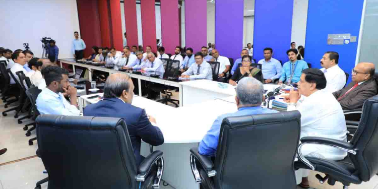 ගුවන් යානාවල දෝෂයක්ද? වැඩ වර්ජනයක්ද? ශ්‍රී ලන්කන් ප්ලේන් දුවන්නේ නැත්තේ ඇයි? ඇමැති නිමල් දෙපැත්තම ගෙන්වලා ප්‍රශ්නය කතාකරයි! PHOTOS I Sri Lanka Latest News