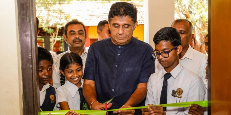 විපක්ෂ නායක සජිත් 35 වැනි සුහුරු පන්තියත් අරන් අද මාතරට යයි! Sri Lanka Latest News