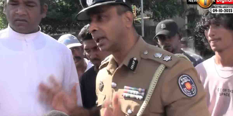 කුඩුකාරයෝ ගැන පොලිසියට කියපු අයගේ ගෙවල්වලට රෑ තිස්සේ ගල් ගහලා! පොලිසියත් ඇවිත් චෙක් කරලා තියෙන්නේ පැමිණිලි කරපු අයගේම ගෙවල්! මීගමුවේ මිනිස්සු පියතුමාලත් එක්ක පාරට බහී! කුඩුකාරයෝ මර්දනය කරද්දි පොලිසිය ඇතුළෙන්ම එන බාධා ගැන OIC මාර කතාවක් කියයි! VIDEO I Sri Lanka Latest News