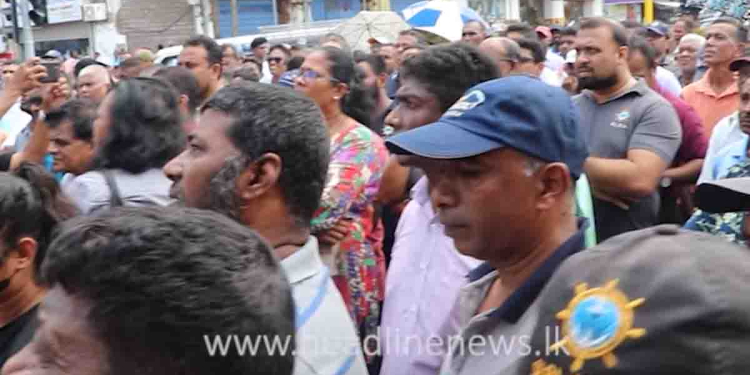 වැඩි පඩි ඉල්ලා වරාය වෘත්තීය සමිති එළියට බහී! VIDEO I Sri Lanka Latest News