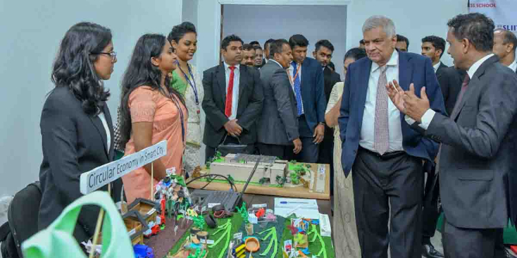 රනිල් රට ගොඩගන්න හැටි මහනුවරදී කියයි! PHOTOS I Sri Lanka Latest News