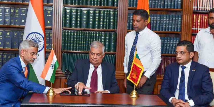 ජනපති ඉන්දීය විදේශ ඇමැති හමුවෙයි! ගිවිසුම් 3ක් ගහයි! PHOTOS I Sri Lanka Latest News