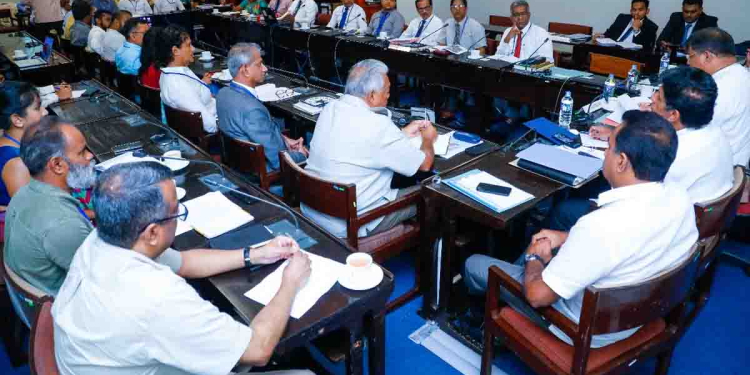 වනජීවීන් හා පරිසරය ගැන තීන්දු තීරණ ගන්න ඕන කොහොමද? නිලධාරීන් පුහුණු කරන්නේ කොහොමද? වසර 10කට වැඩි කාලයක් වනජීවියේ සේවය කරන ස්වේච්ඡා සේවකයන්ට මොකද කරන්නේ? VIDEO & PHOTOS I Sri Lanka Latest News