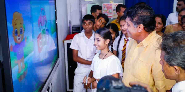 අධ්‍යාපන ක්ෂේත්‍රයම මහා ඛේදවාචකයක්! මත්ද්‍රව්‍ය දරු පරපුර බිලිගනිමින් ඉන්නවා! අධ්‍යාපනයේ ගැටලුවලට කඳුලු ගෑස්-ජල-බැටන් ප්‍රහාරවලින් තමයි විසඳුම් ‌ලැබෙන්නේ! විපක්ෂනායකගේ ‘නොනවතින රැල්ල’ ඊයේත් මීරිගම පාසලකට සුහුරු පන්තියක් පරිත්‍යාග කරයි! VIDEO & PHOTOS I Sri Lanka Latest News