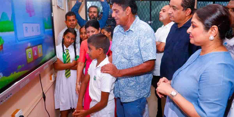 ලෝක ළමා දිනය වැඩක් ඇති විදිහට සැමරුවේ සජිත් විතරද? උදේ පාසලකට බස් රථයක් පරිත්යාග කළා! හවස කැස්බෑවේ පාසලක දරුවන්ට සුහුරු කාමරයක් පරිත්යාග කළා! VIDEO & PHOTOS I Sri Lanka Latest News